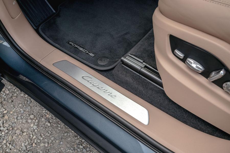Детали интерьера Porsche Cayenne E-Hybrid (PO536) 2018 года  (NA) (фото 36 из 38)